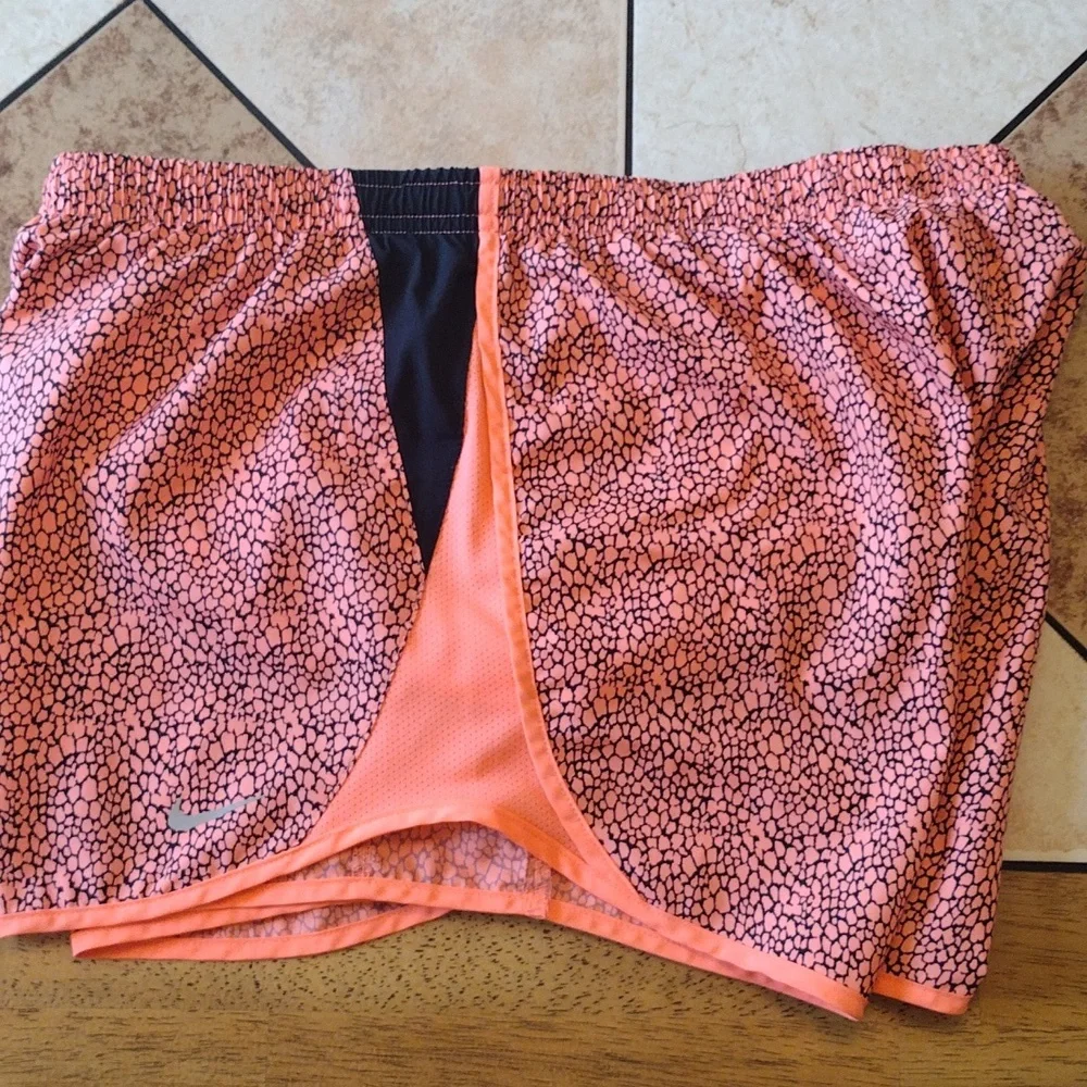 Shorts - Picture 3 of 6